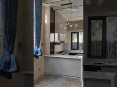 スリムで機能的なキッチンキャビネット